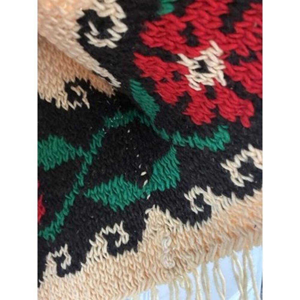 Vts Chunky Hand Knit Wool? Poncho Ivory/Green/Red/Black flowers Julie Girl - Picture 4 of 9